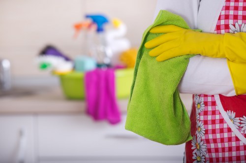 Local cleaner in Balham supporting a tidy and organised workspace
